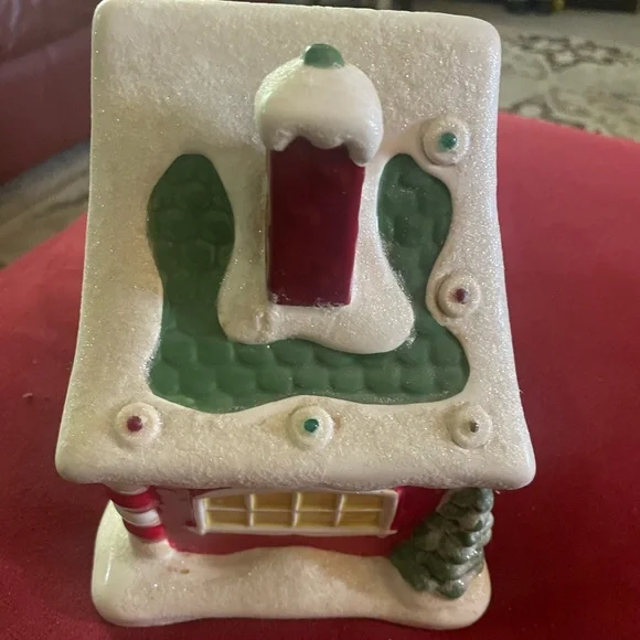 NWT Hallmark 2012 Light-Up Musical Santa's Workshop North Pole Village - Picture 5 of 6